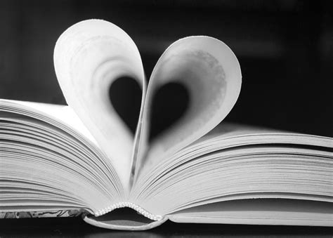 gratis foto boek zwart witte hart liefde gratis afbeelding op