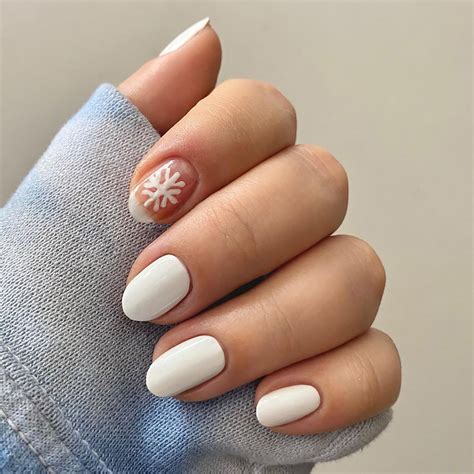 7 Snowflake Nail Art Ideas for Your Next Winter Manicure - Sydne Style