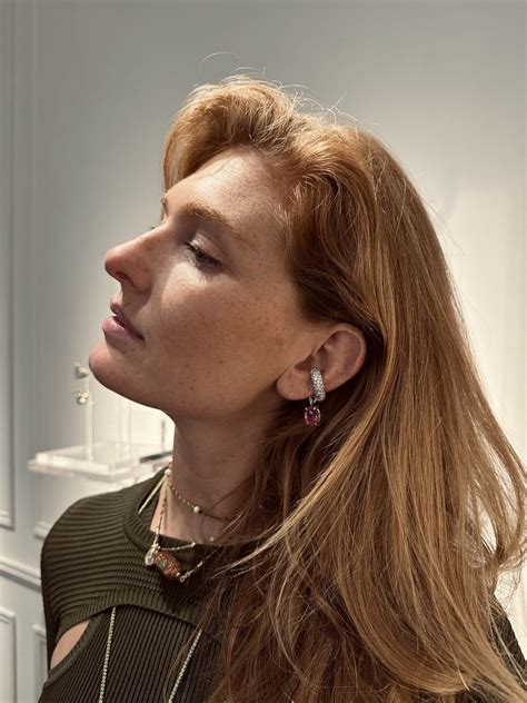 HOW DOES IT FEEL TO TRY ON JEWELRY WORTH MILLIONS ! - theeyeofjewelry.com