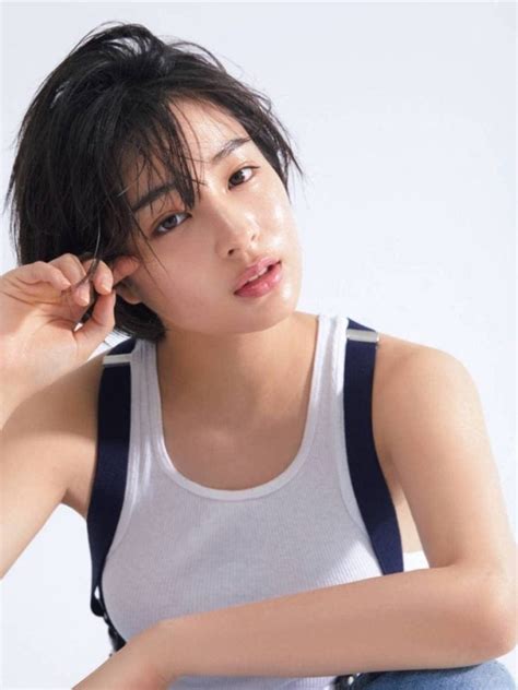 suzu hirose biography height life story super stars bio