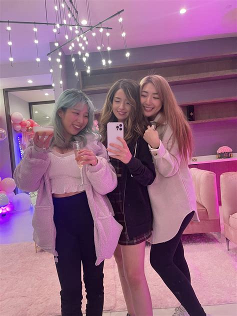 🍒 : r/OfflinetvGirls