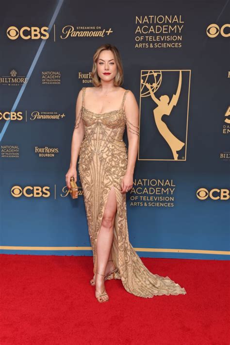 Daytime Emmy Awards Best Dressed: Kelly Clarkson in pink and dashing