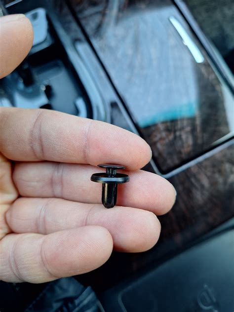Поводок крышки бензобака — Toyota Camry (XV50), 2,5 л, 2015 года ...