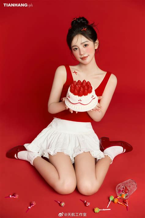 ปักพินโดย Luna Mei ☆ ใน 2025 ideass ในปี 2025 | ท่าโพสแฟชั่น, โพสท่า