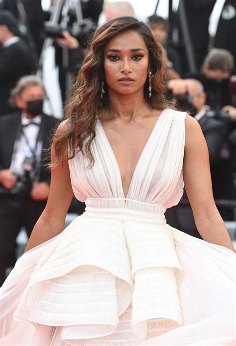 Top 10 Celebrity All White Looks To End The Summer - HypeFresh Inc