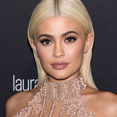Kylie Jenner Won't Remove Her Scar - Leg Scar