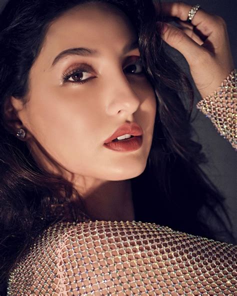 Nora Fatehi Hot Photos: Nora Fatehi Dazzling Hot Images!