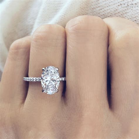 Oval Cut Diamond Engagement Rings