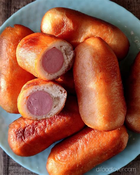 Жареные сосиски в тесте на кефире и дрожжах | рецепт на difoodlover.com