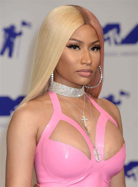 Nicki Minaj Cabello Rubio Justo A Mi Lado