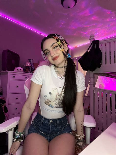 BeeBee Asmr : r/MoreSexyASMRGirls