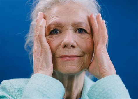 clinical psychologist      talking  ageing