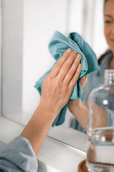 How to Clean a Mirror Without Leaving Streaks