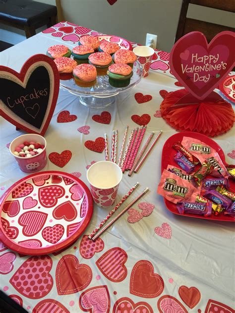 Simple Valentine's Day party Decor Ideas - Classy Mommy