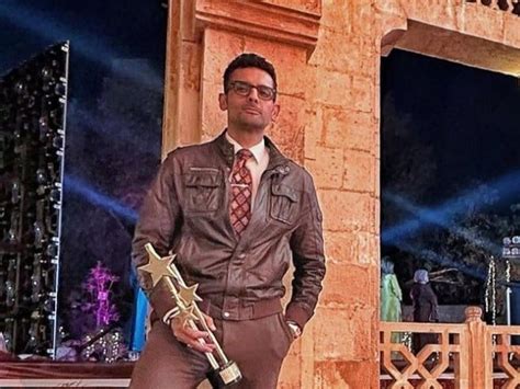 Pakistani Actor Mohib Mirza Won The Best Acting Award For The TV Drama ...