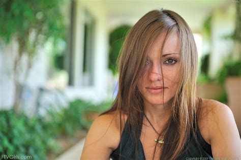 Green dress solo hottie showing her masturbation skills on camera - FTV
