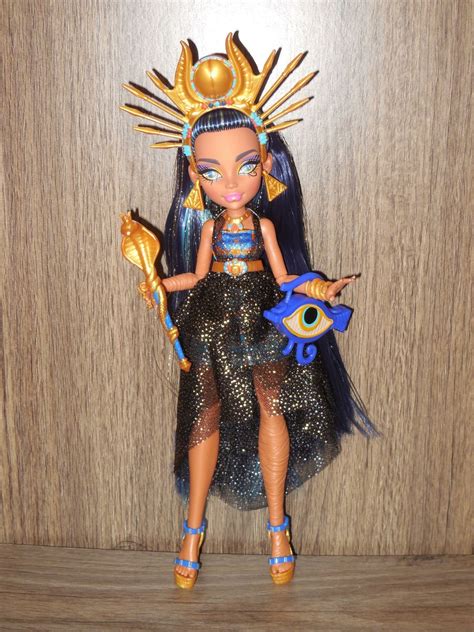 Veni Vidi Dolli: REVIEW: Monster High Monster Ball Cleo
