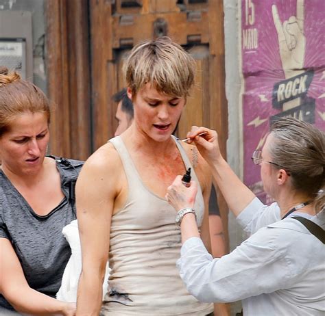 Unpacking The Private Lives Of Mackenzie Davis Relationships And Beyond