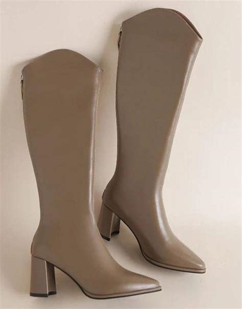 Bota Bege Cano Alto - Bota Feminina Bege Escuro Clássica Cano Alto Simple
