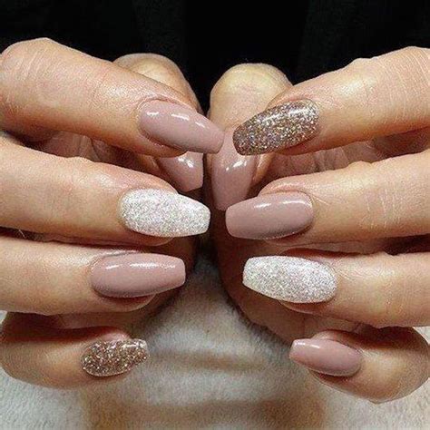 disenos de unas color nude delicados  modernos belleza