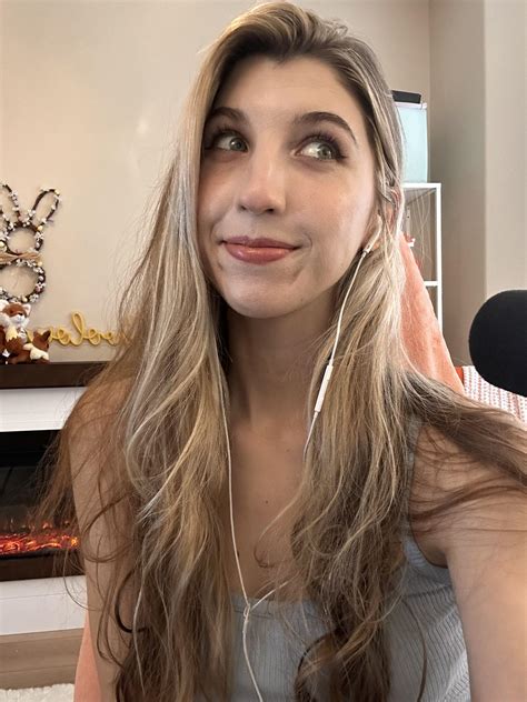 FrivolousFox ASMR 💋