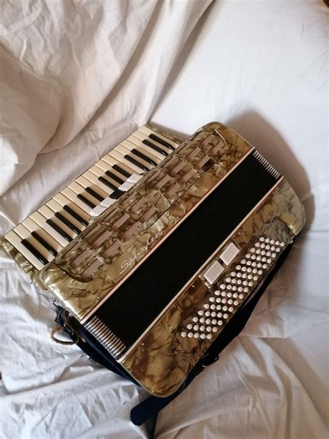 Акардеон 80 баса гр. Крън • OLX.bg