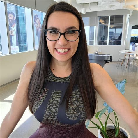 Trisha Hershberger Pi dress (4k) : r/trishahershberger