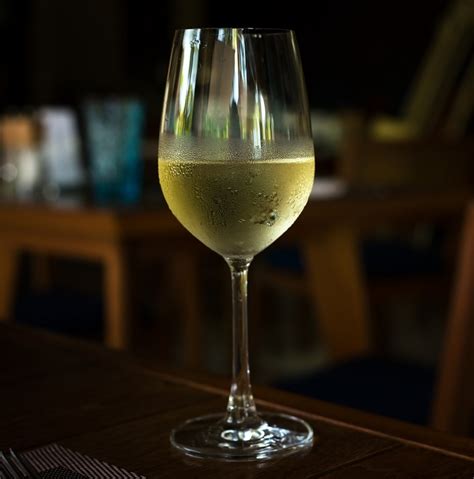 Вино Рислинг (Riesling): особенности, виды, правила подачи