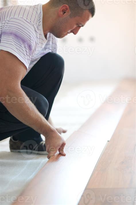 Installing laminate flooring 10375815 Stock Photo at Vecteezy