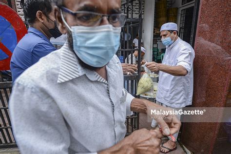 beratur panjang demi bubur lambuk masjid india ramadan