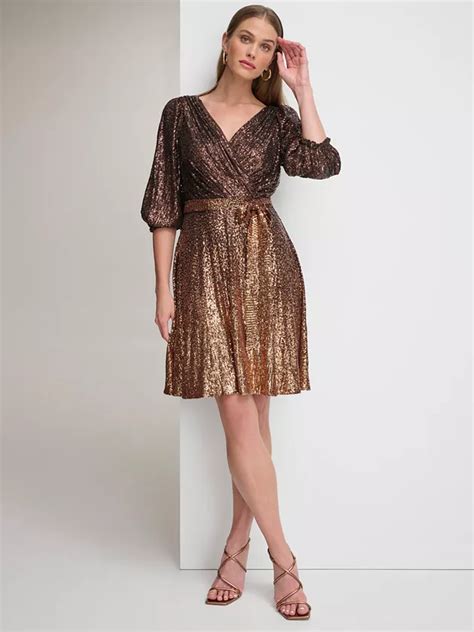 23 Petite Wedding Guest Dresses For Women Over 50