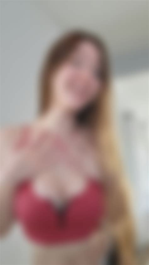 This zipper is barely holding them in : r/brunette