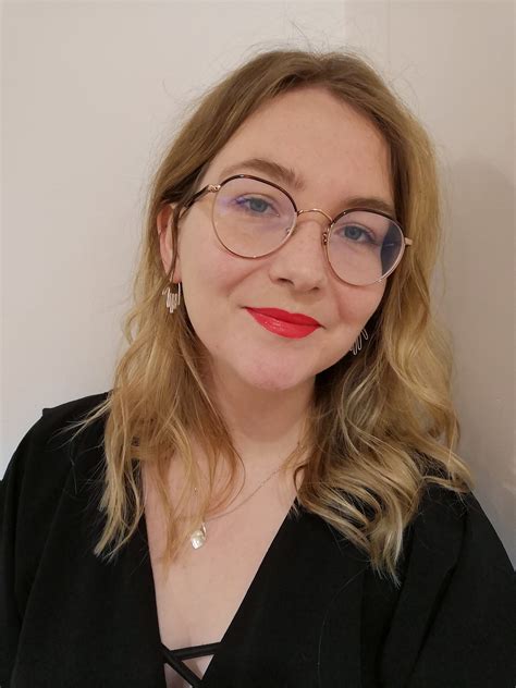 Hannah Tomes – Medium