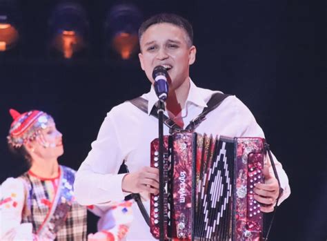 Денис Антипов и Оксана Степанова — биография певца, его песни и концерты
