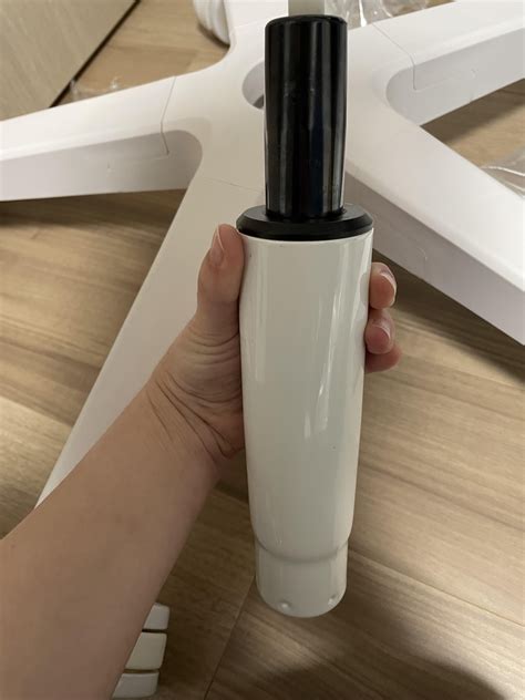 Autofull gaming chair cylinder leaking oil, should I be worried? : r