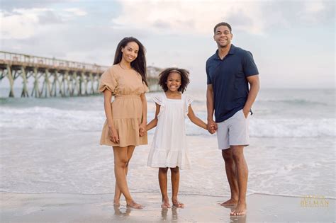 Your Guide to Finding the Perfect Beach Family Photographer