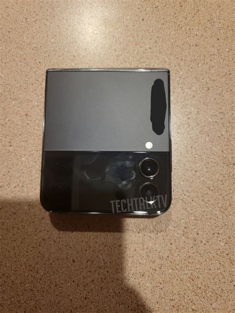 BREAKING: Galaxy Z Flip 4 live images leak, no major design changes