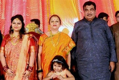 Nitin Gadkari Age, Wife, Caste, Children, Family, Biography » StarsUnfolded