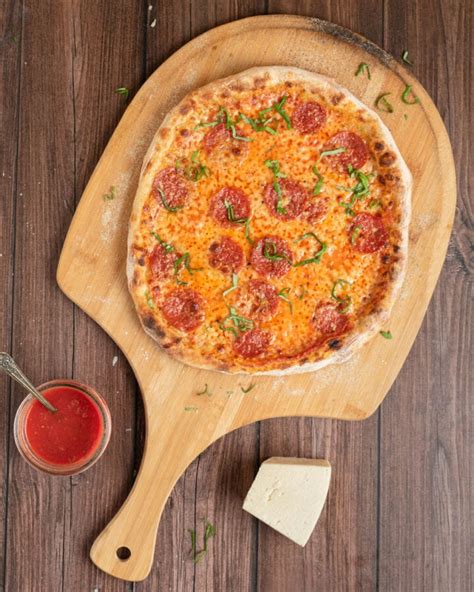 How to Make Classic Thin Crust Pepperoni Pizza from Scratch » the ...