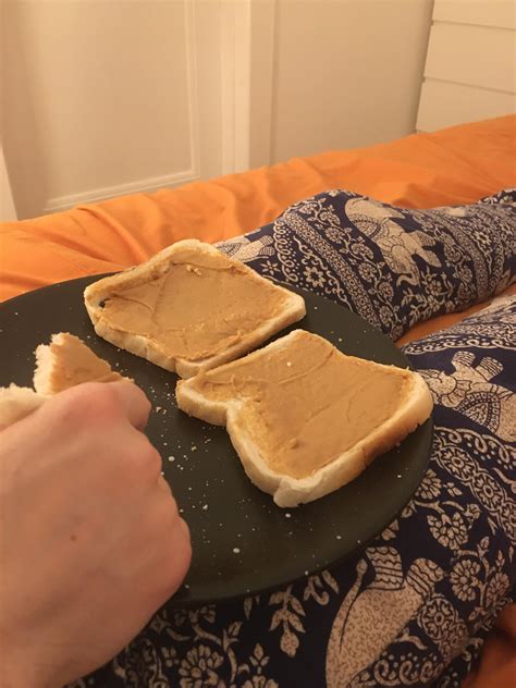 Calories in regular white bread, layer of butter and peanut butter? : r
