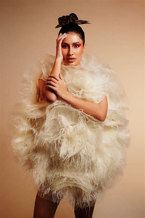 girl lady roza victor magazine