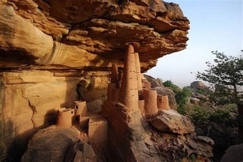 Dogon village architecture and Bandiagara escarpment – Afrinik