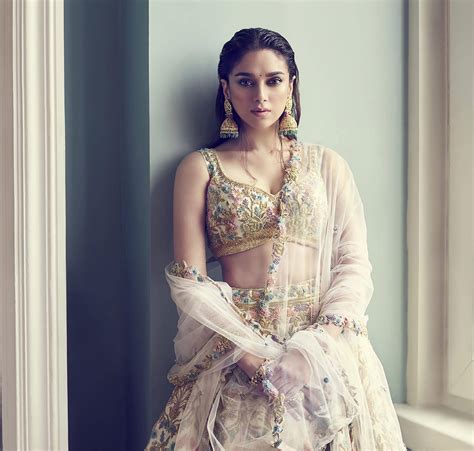 Aditi Mistry Nude Accidently Panty Slip On Live Shankar Photoshoot