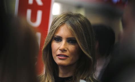 Le New York Post publie des photos de Melania Trump nue - Le Desk