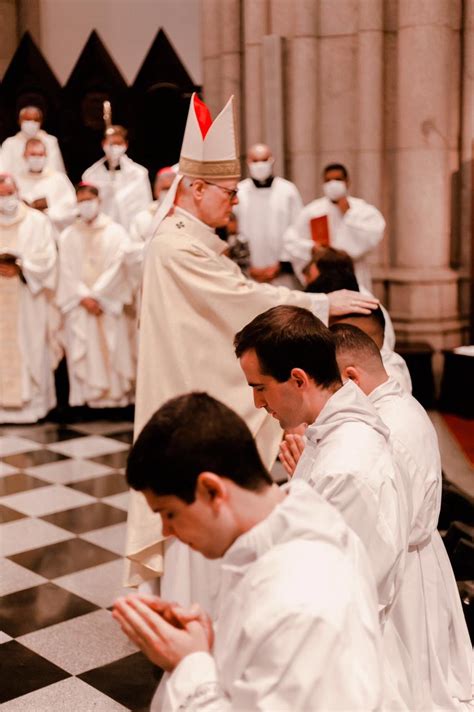 O Que É Diacono Na Igreja - Ordenados diáconos para servir a Igreja na Eucaristia, na Palavra e na ...