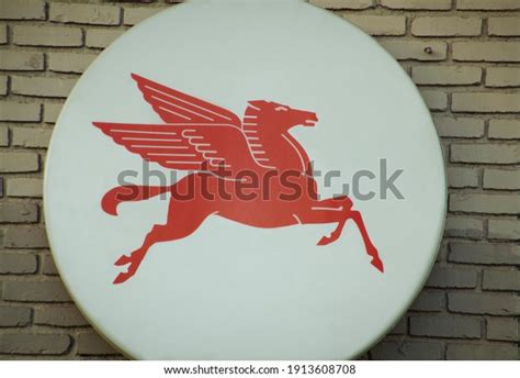 32 Mobil Gas Pegasus Images, Stock Photos & Vectors | Shutterstock