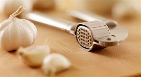 Best Garlic Press - How to Use a Garlic Press