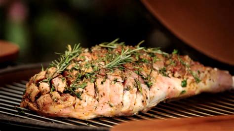Big Green Egg - The Ultimate Cooking Experience - YouTube