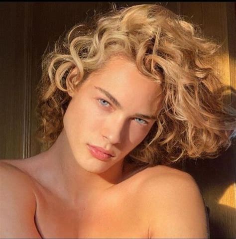 Stylish Curly Blonde Hairstyles for Men - Top Trendy Curls Guide