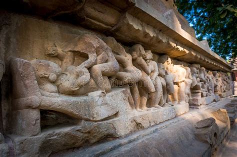 sculptures depicting people  sex   walls  ancient temples